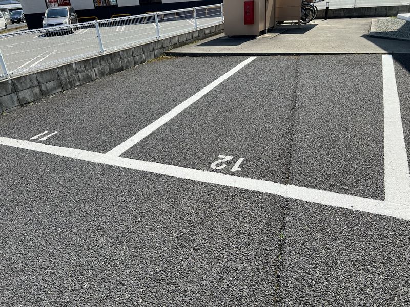 レオパレスアポロン 駐車場