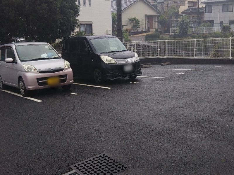 レオパレスホワイトベース 駐車場