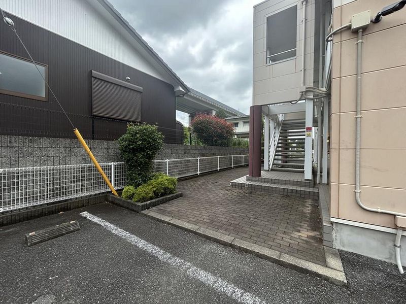 レオパレスアクエリアス エントランス