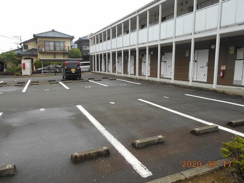 レオパレスドリーム 駐車場
