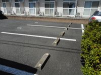 レオパレスボヌール・湘南 駐車場