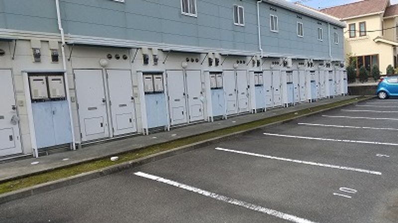 レオパレスプロシード 駐車場
