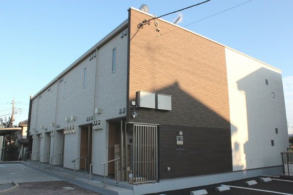 Bên ngoài CLEINO KANAME