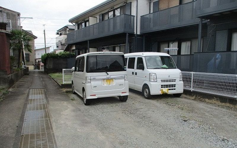 レオパレス９９ 駐車場