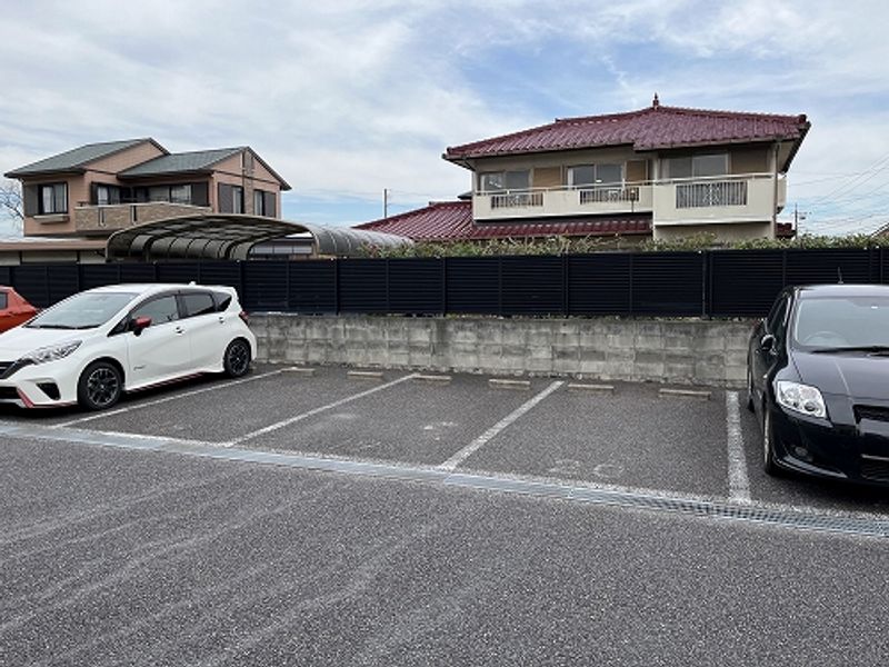 レオパレス萩野 駐車場