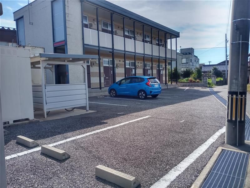 レオパレスアスカ 駐車場