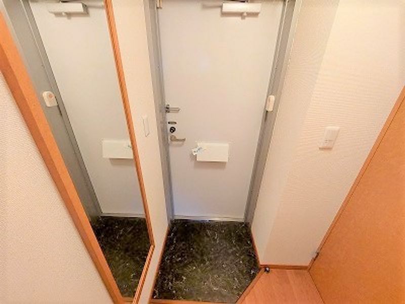 レオパレスひまわりⅡ 玄関