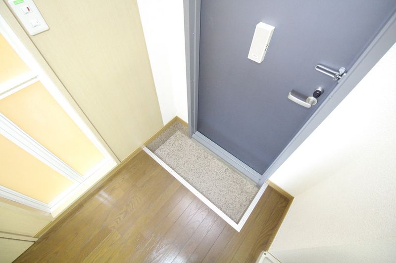 レオパレス冨田 玄関
