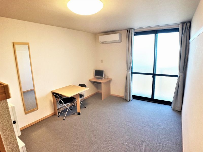 レオパレスエミールプラザ 居間