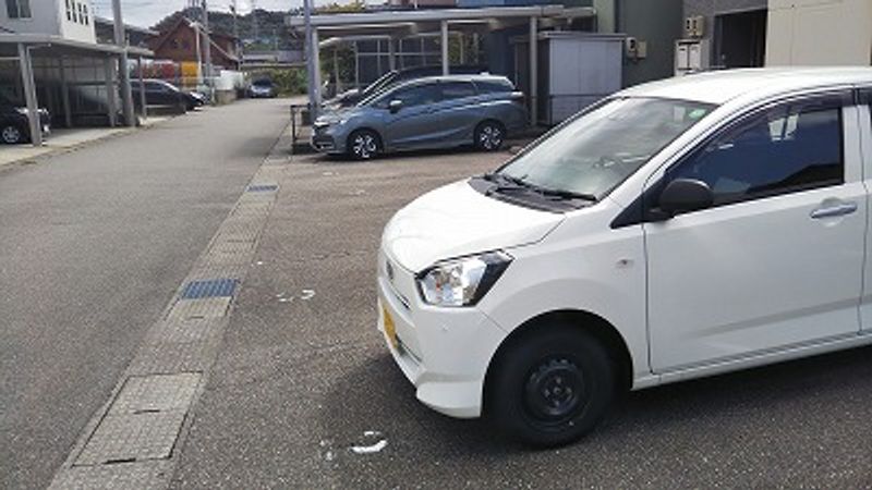 レオパレスＡＬＬＥＧＲＯ 駐車場