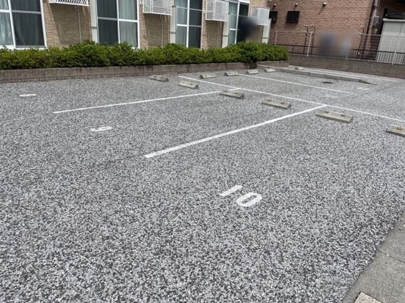 レオパレスパルティール 駐車場