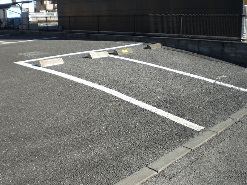 レオパレスレーブ 駐車場