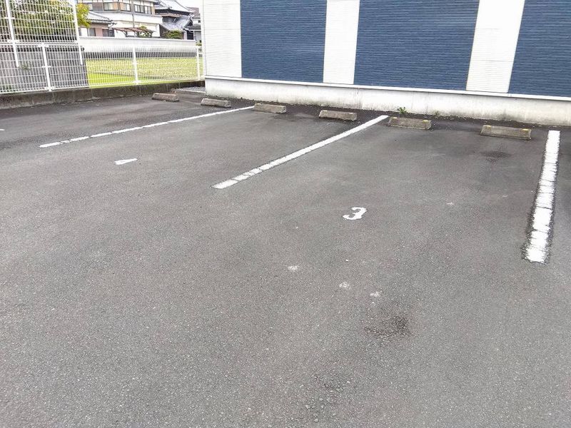 レオネクストグランデ　プリモ 駐車場