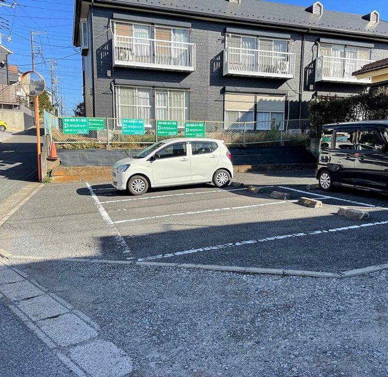 レオパレスマロン 駐車場