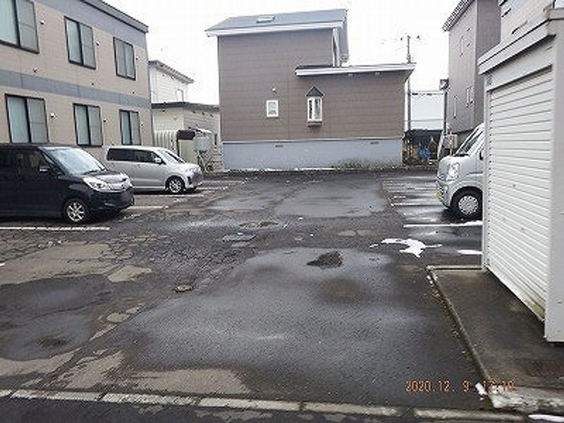 レオパレスツインズＢ 駐車場