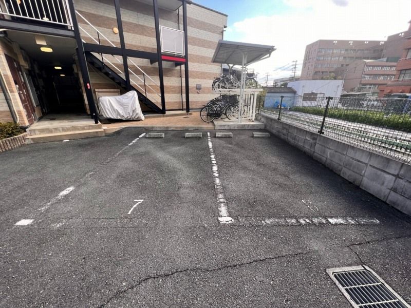 レオパレスＣｓグランパ 駐車場