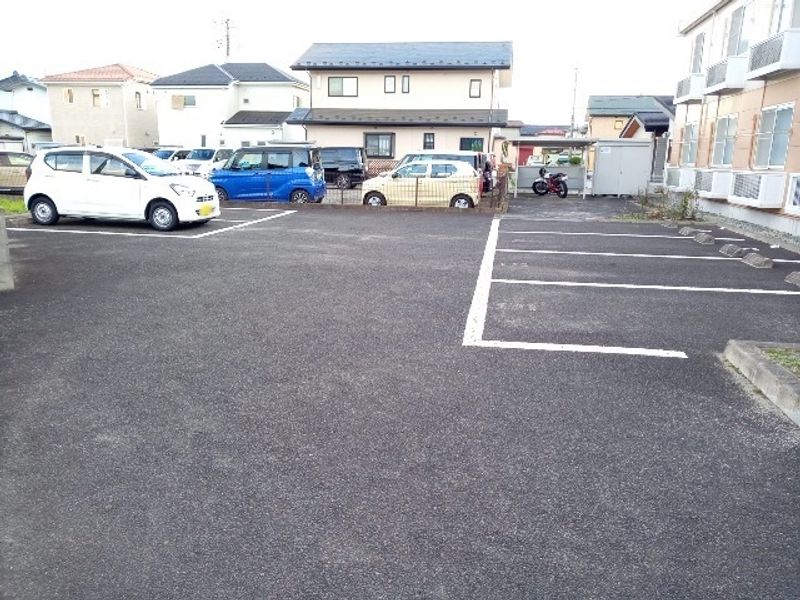 レオパレス北中江 駐車場