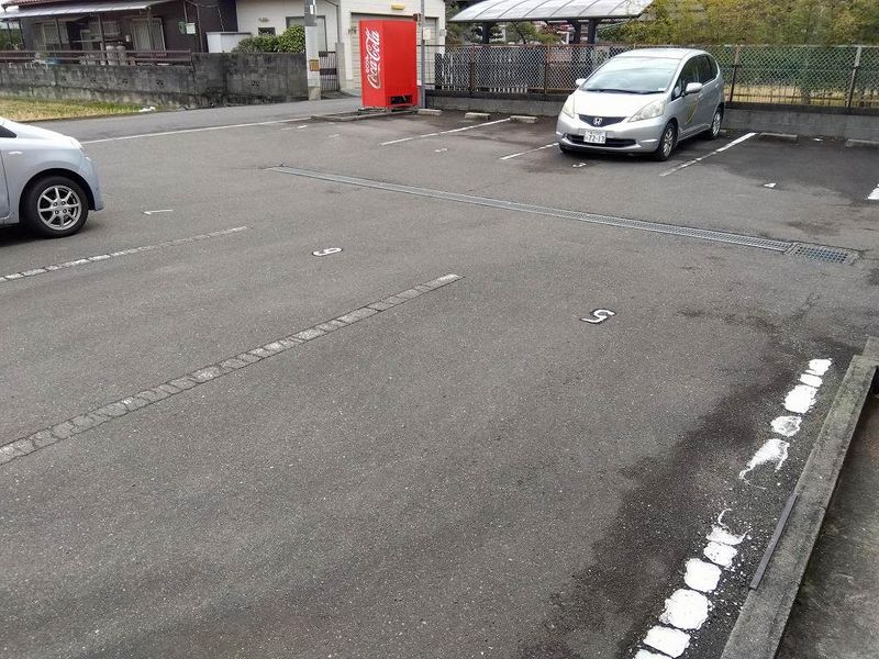 レオネクストキララⅡ 駐車場