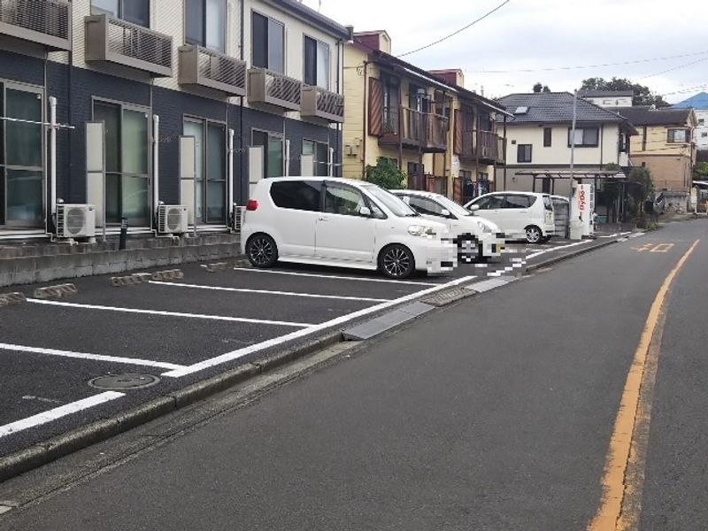 レオネクストユニベール 駐車場