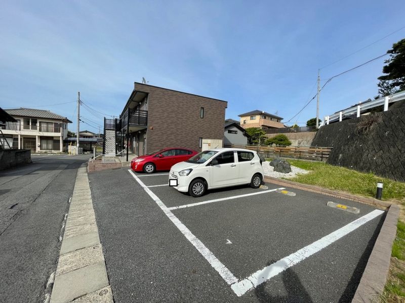 レオネクストメゾンド　フルール 駐車場