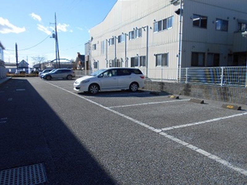 レオパレス城南 駐車場