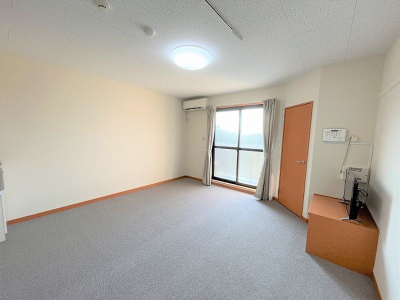 レオパレスおのさと 居間