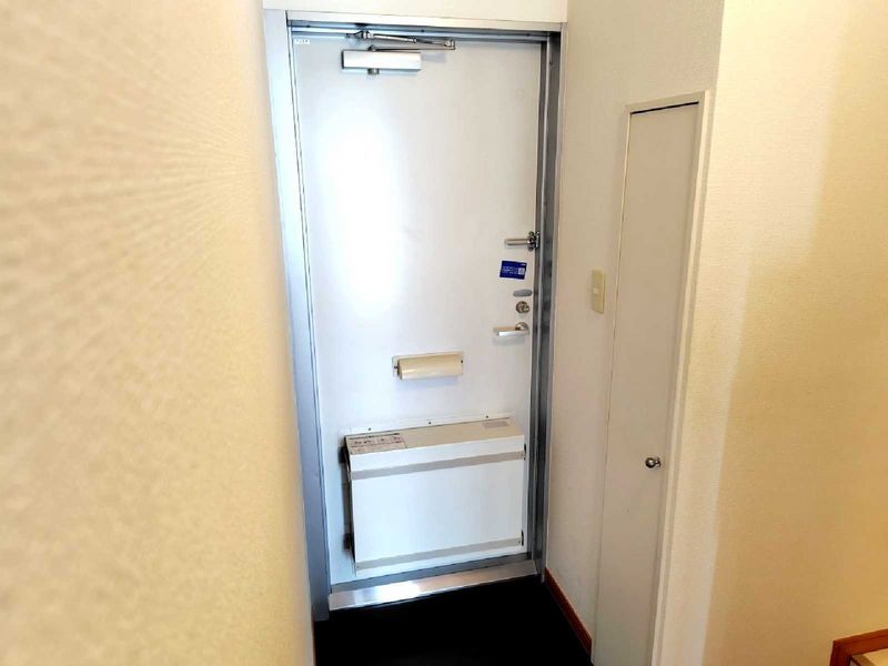 レオパレスメイプルヒルズ 玄関