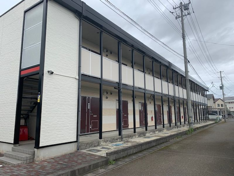 レオパレスエスポワール 玄関