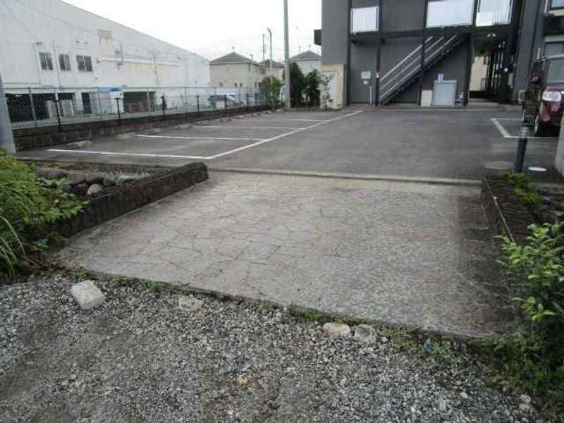 レオパレスシャトーナカジマＣ棟 駐車場