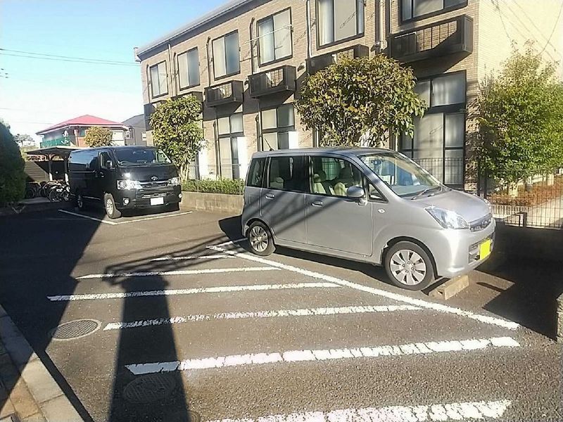 レオパレスヴィラ−ジュ 駐車場