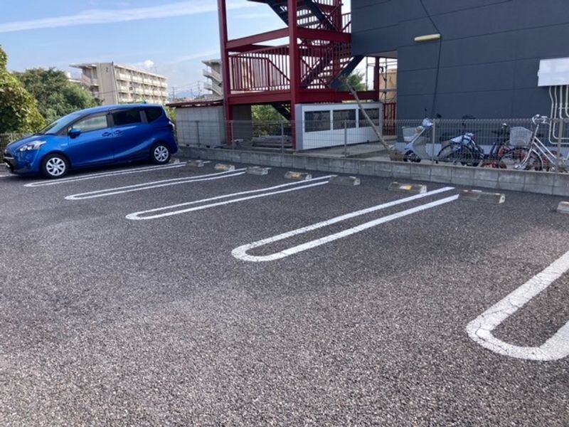 レオネクストサン　トラップ郡山 駐車場
