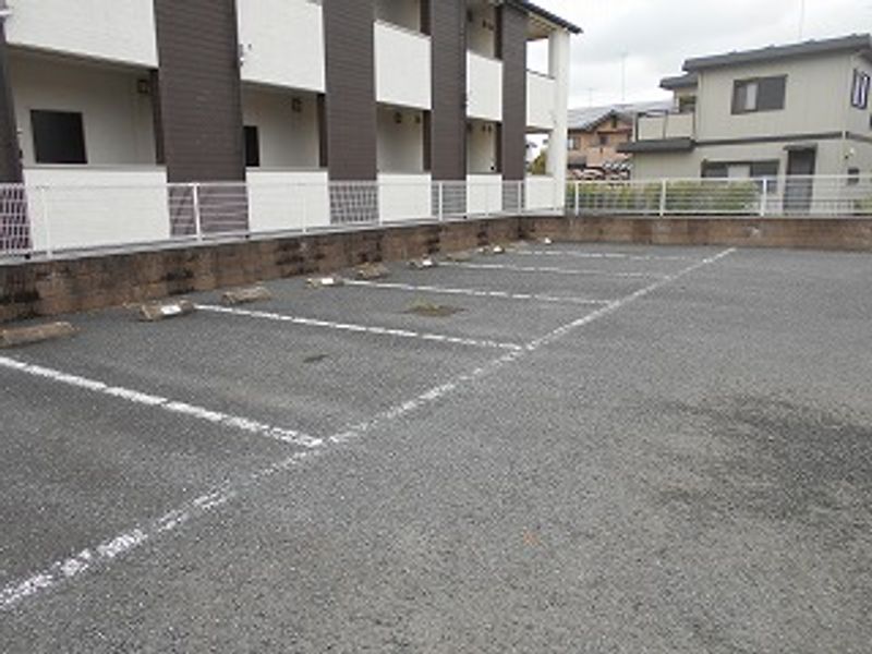 レオパレスサマーウィンドウ 駐車場