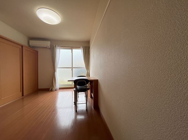 レオパレス中屋敷Ａ 居間