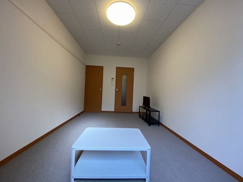 レオパレス関屋 居間