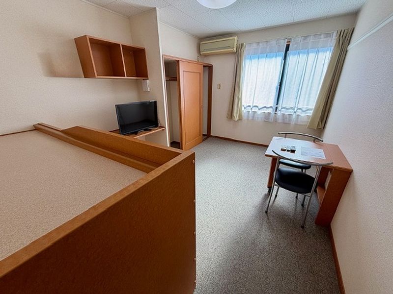 レオパレス花水木 居間