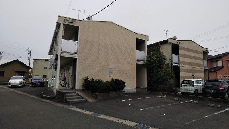 レオパレス美 駐車場