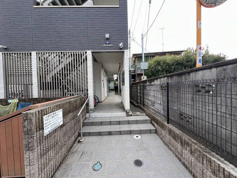 クレイノタイキョウ エントランス