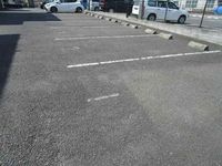 レオパレスプルメリア２１ 駐車場