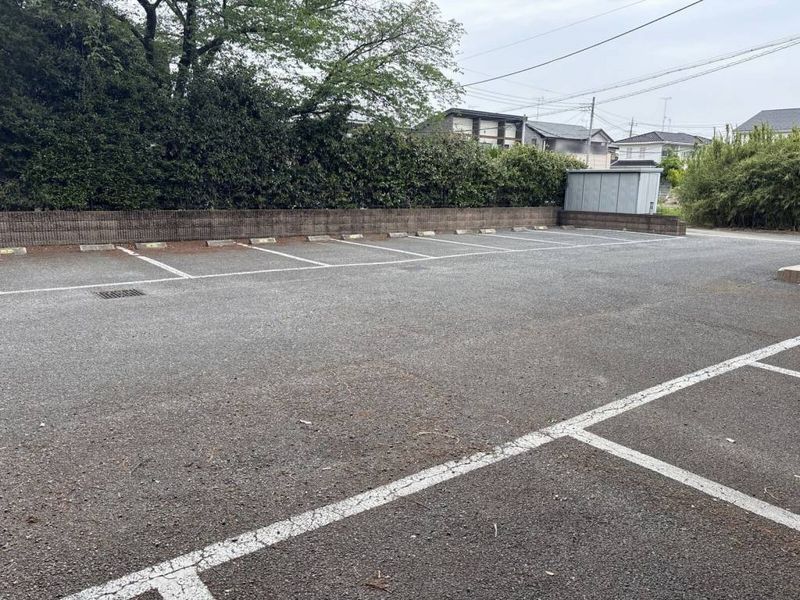 レオパレスラピスライト 駐車場