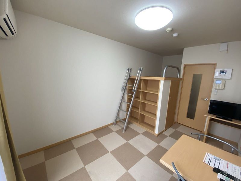 レオパレスメイプルリーフ 居間