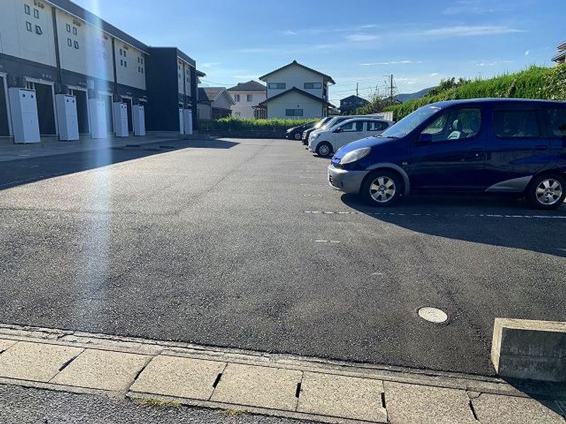 レオネクストソレイユＦ 駐車場