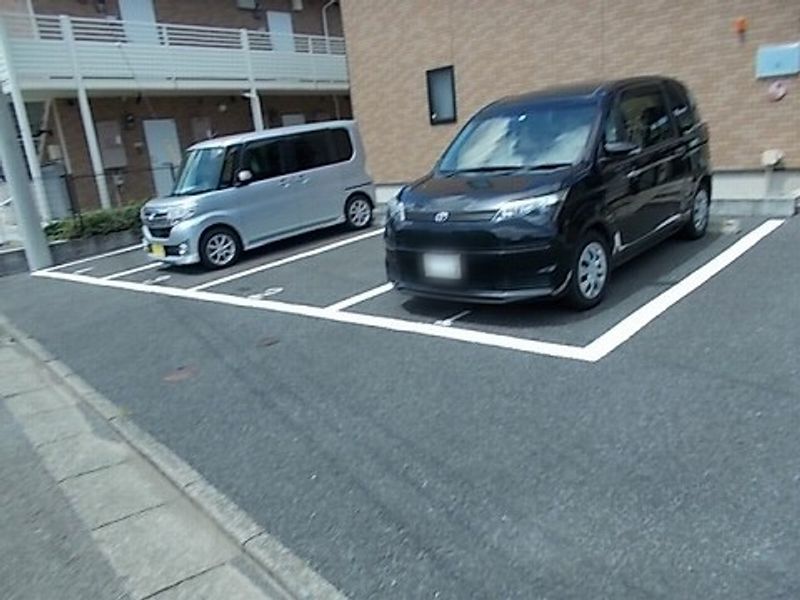 レオネクスト大 駐車場