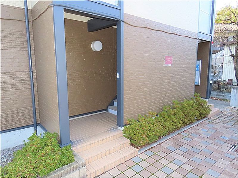 レオパレスエスポワールシャトー エントランス