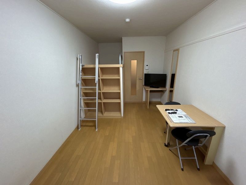 レオパレスブリリアント 居間