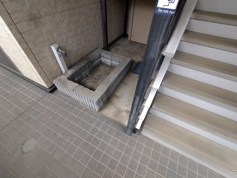 レオパレスオトーヌ エントランス