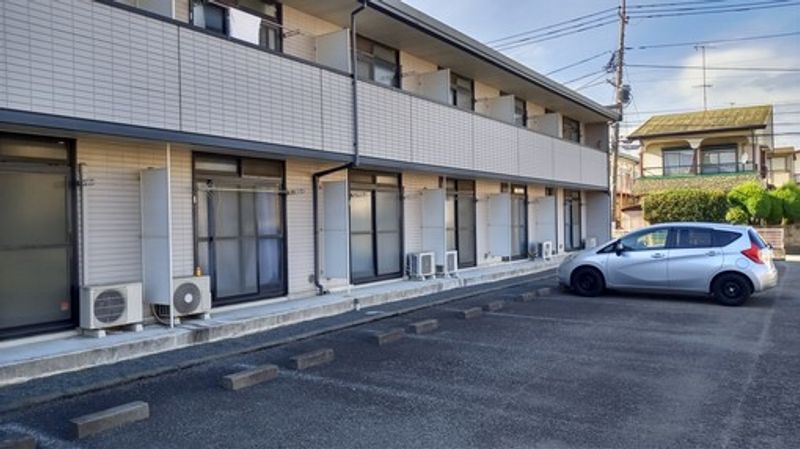 レオパレスクローネＩ 駐車場