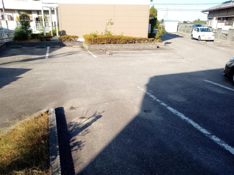 レオパレスイミズ 駐車場