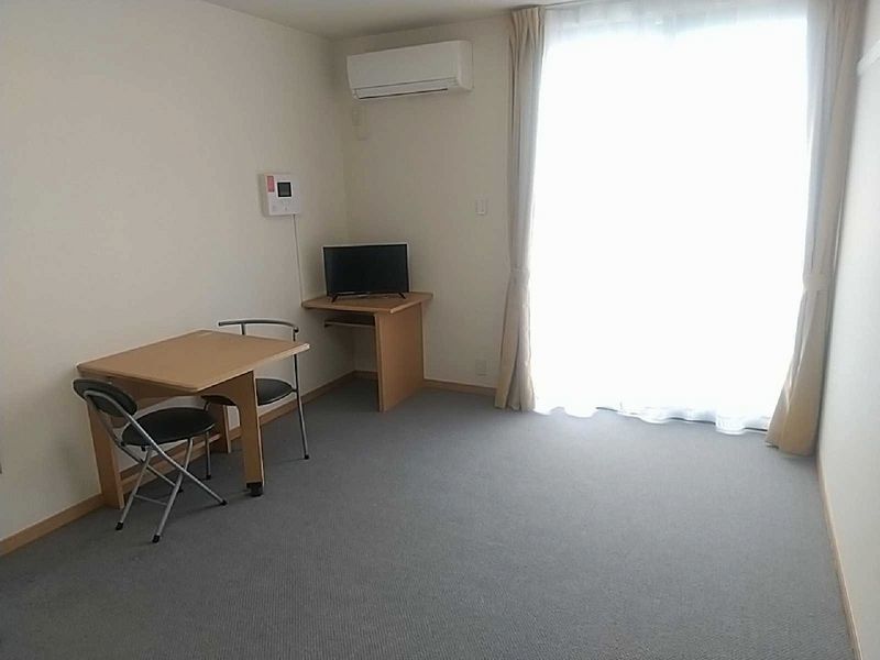 レオパレスあおば 居間