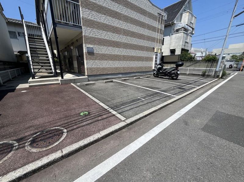レオパレスさくら 駐車場