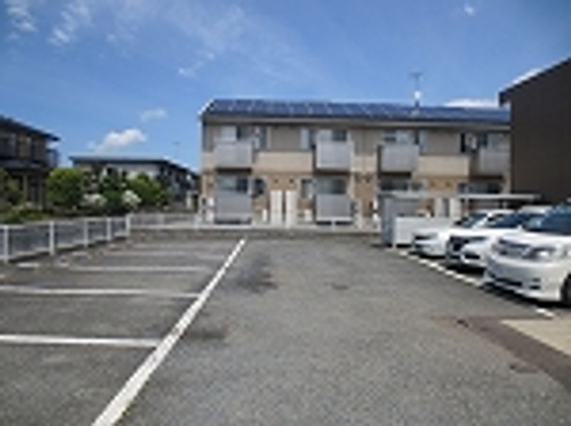レオパレスリサービア 駐車場